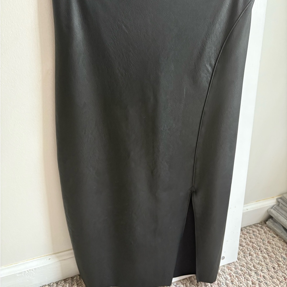 Elegant Black Leather Skirt